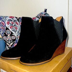 Lucky brand LP Youse black cow suede  size 8 M
